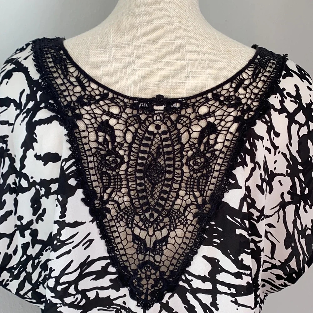 Black Rainn Blouse - Picture 3 of 8